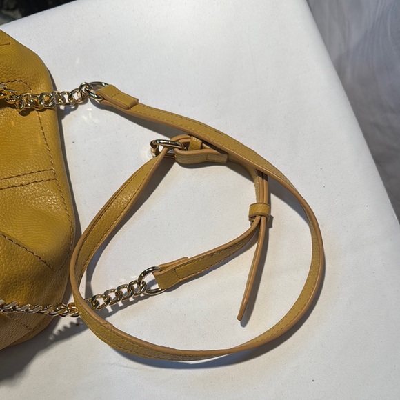 beautiful Steve Madden Yellow Shoulder Bag with Chain Strap - Picture 9 of 16